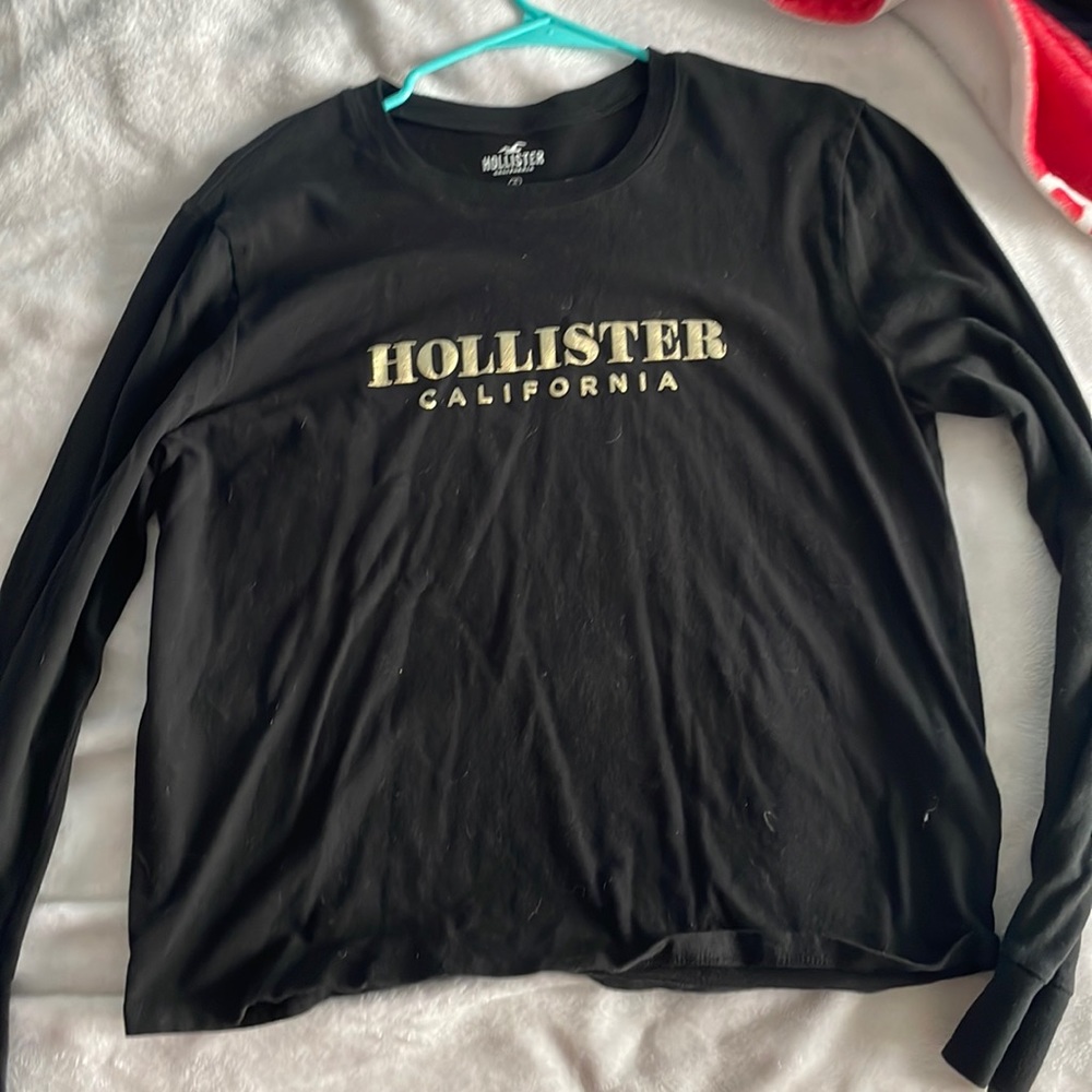 black & gold hollister tee